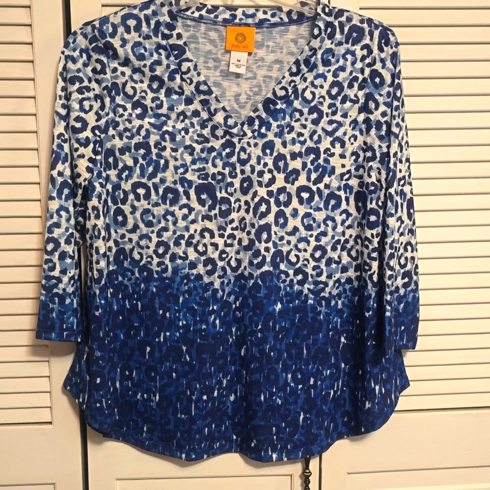 625 Ruby Rd Blues & Cream Print Pullover V Neck Top Blouse Shirt Womans Med
